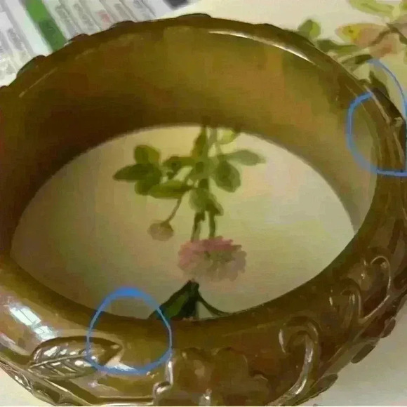 Vintage Acrylic Bangle in army green - Picture 8 of 8